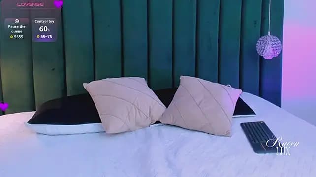 Raven_Luxx — live VR cam preview