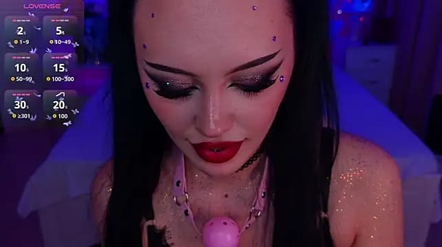 Cassadyy — live VR fingering cam