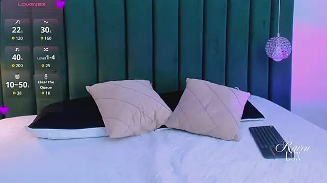 Raven_Luxx — live VR medium cam