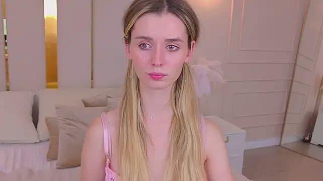 MarybethSnow — live VR athletic cam