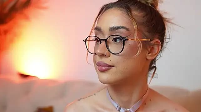 AileenKiss — live VR cam preview