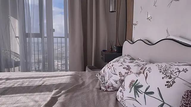 Anna_Six — live VR facesitting cam