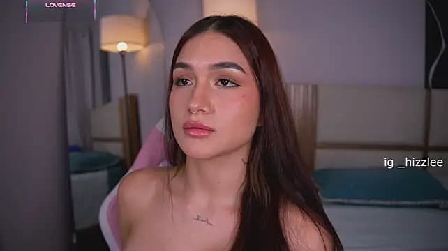 AnnyHizzle — live VR anal-fingering cam